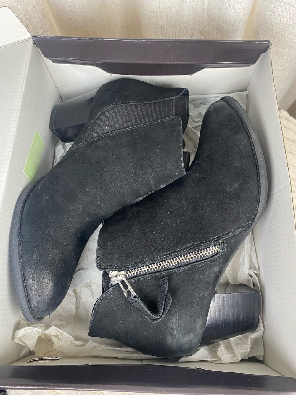 Vionic Sterling Black Suede Heeled Ankle Boots - Size 8.5